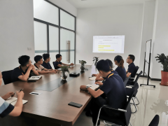 通过深度阐发行业焦点环节词、AI用户行为